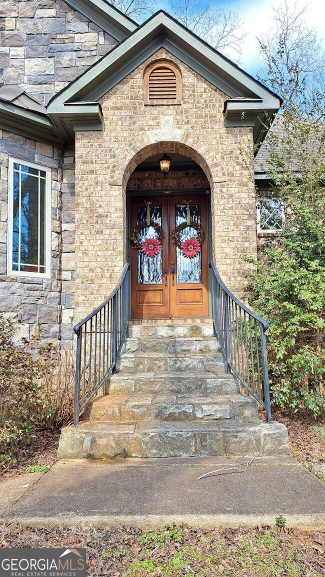 Building Photo - 285 Pine Dr