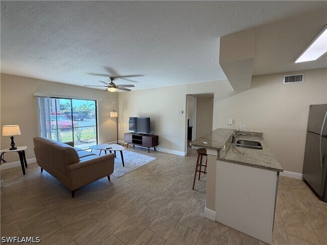 Foto del edificio - 5327 Summerlin Rd