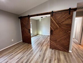 Building Photo - 2425 Augusta Dr