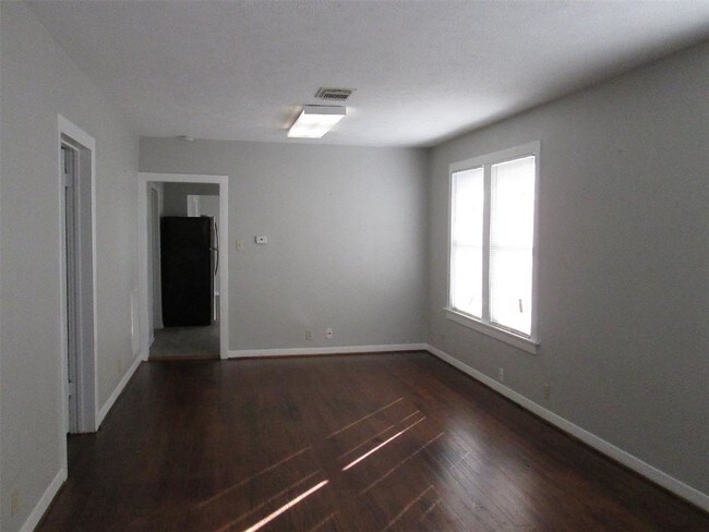 Building Photo - 1411 W 34th St