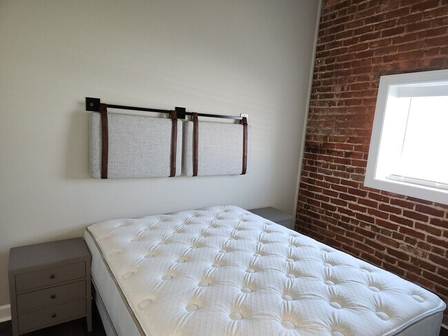 Foto del edificio - Blackstone-Convenient to Fort Pickett-Loft Apartment