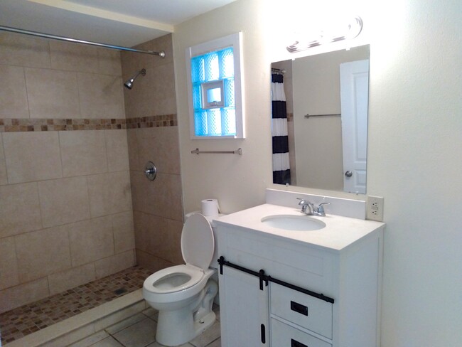 Foto del edificio - 2115 7th St W