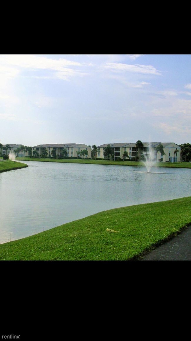 Building Photo - 2 br, 2 bath  - 1111 GREEN PINE