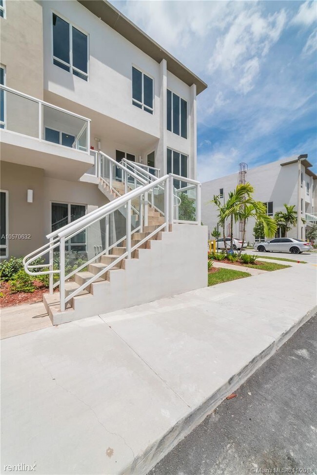 Foto del edificio - 10245 NW 63rd Terrace