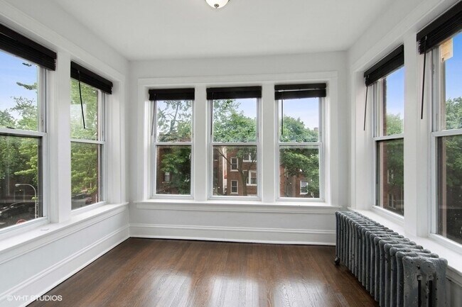 Foto del edificio - 2040 W Birchwood Ave