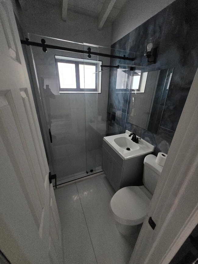 Building Photo - 602 SW 5th Ave