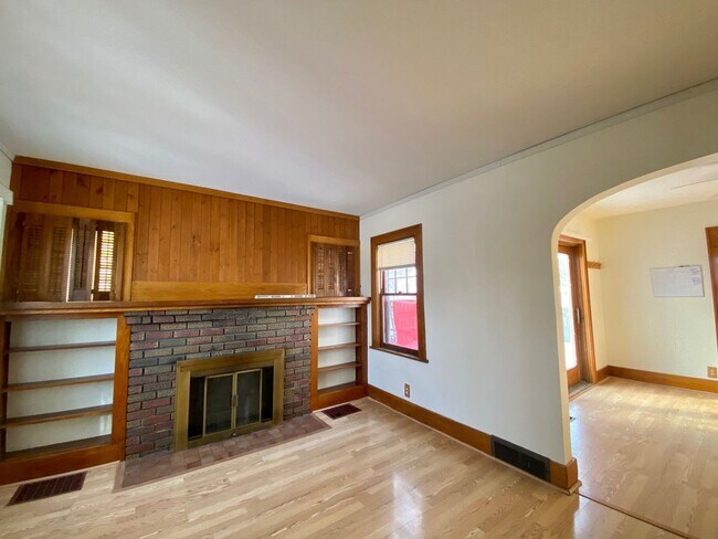 Foto del edificio - Spacious 4 Bed Home Just Steps from NDSU – Fenced Yard, Loft Suite & In-Unit Laundry!