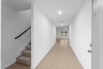 Building Photo - 25373 Carnation Ct