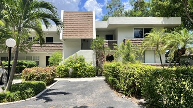 Building Photo - 4017 N Cypress Dr