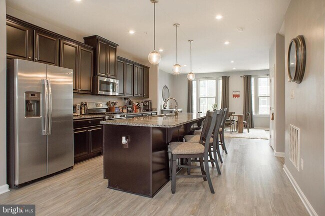 Building Photo - Stunning 3bd 2.5bth townhome in the Pondview community in Millersville.
