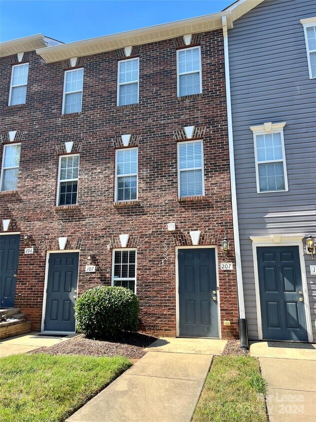 113 Steam Engine Dr Unit 207, Mooresville, NC 28115 Condo for Rent in