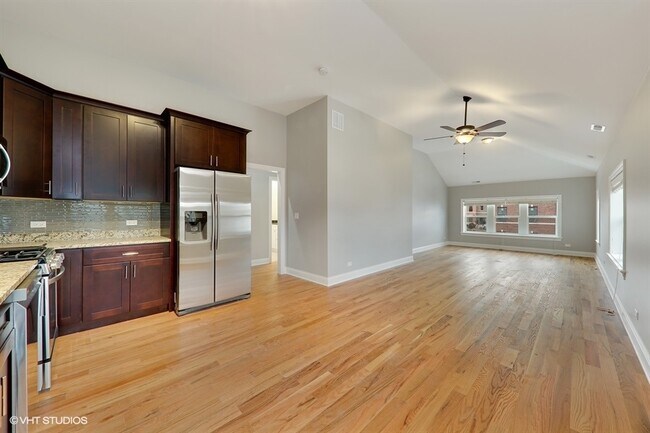 Building Photo - 328 E Liberty Dr