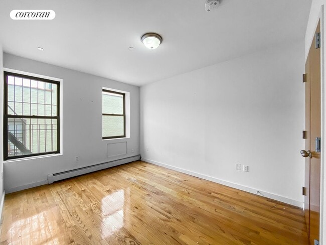 Foto del edificio - 2427 7th Ave