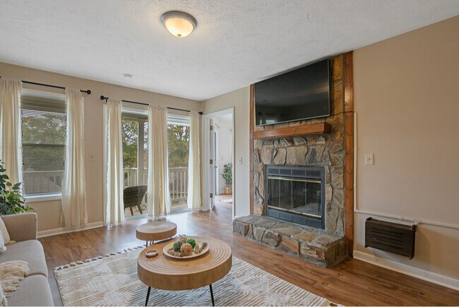 Foto del edificio - 1006 Brookhollow Dr