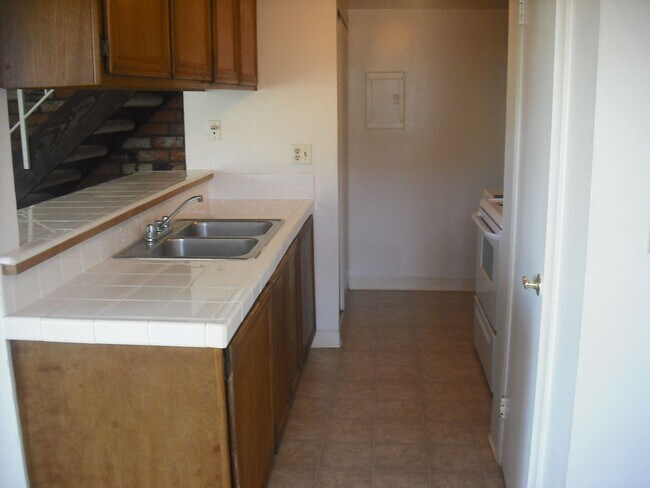 Foto del edificio - Popular Victoria Avenue Townhouse