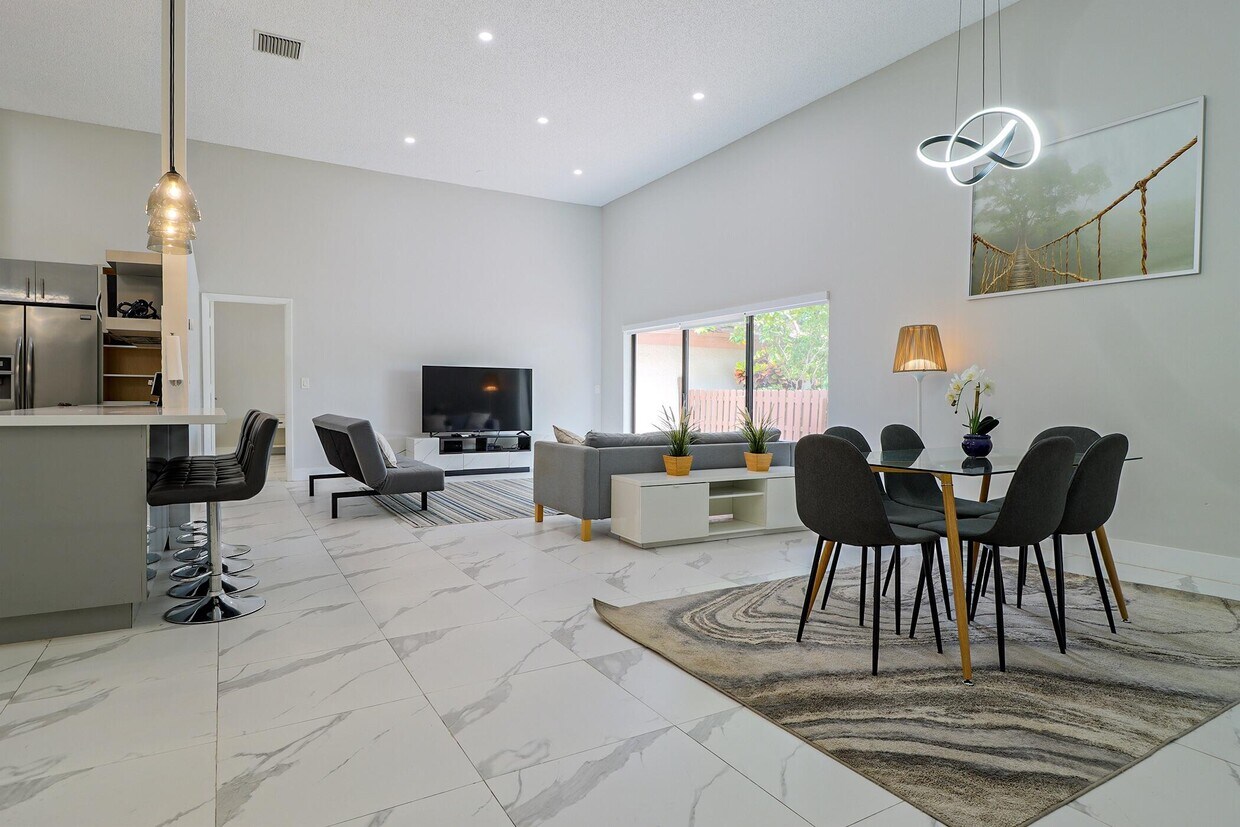 Foto principal - 605 Leslie Dr