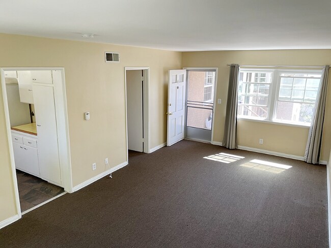 Building Photo - 404 Landfair Ave