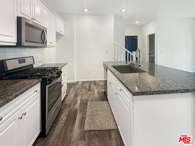 Building Photo - 27607 Sawtooth Ln