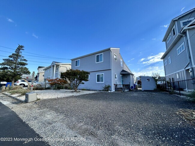 Building Photo - 28 Marguerite Ln
