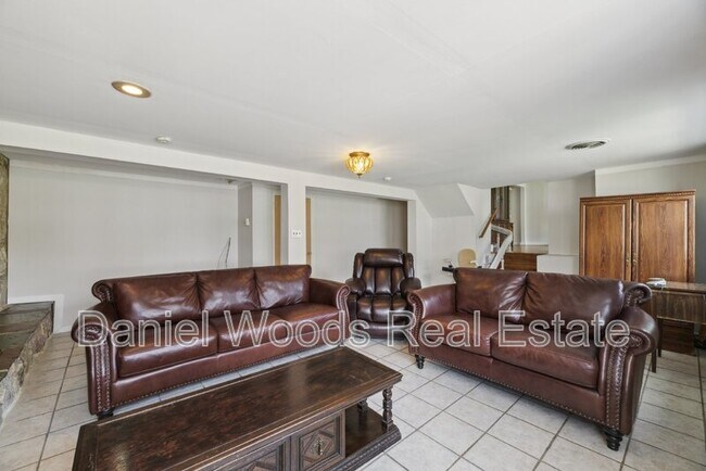 Foto del edificio - 49 Story Rd