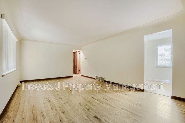 Foto del edificio - 4660 Upham St