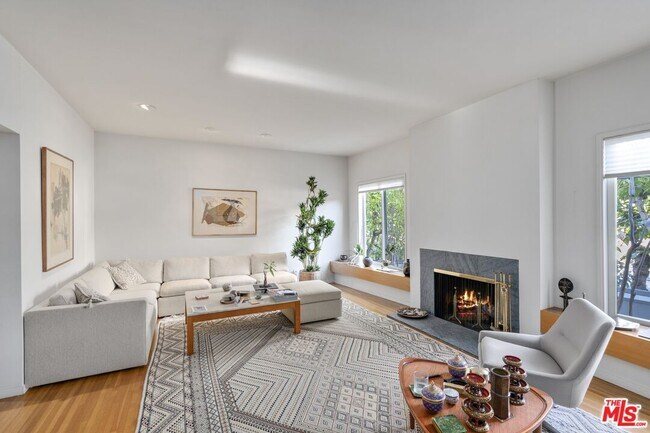 Building Photo - 1327 Holmby Ave