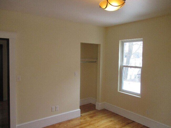 Foto del edificio - 3Bed/2Bath apartment in Brookline Village, close to public transportation