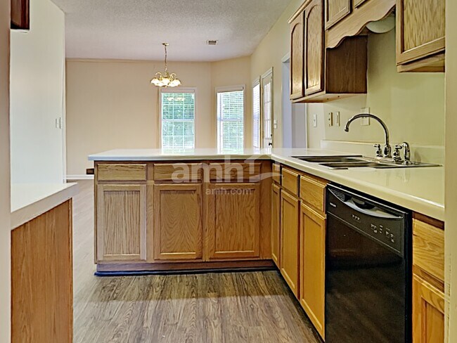 Foto del edificio - 548 Wesley Woods Dr