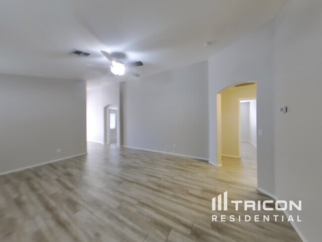 Foto del edificio - 9726 E Butte St