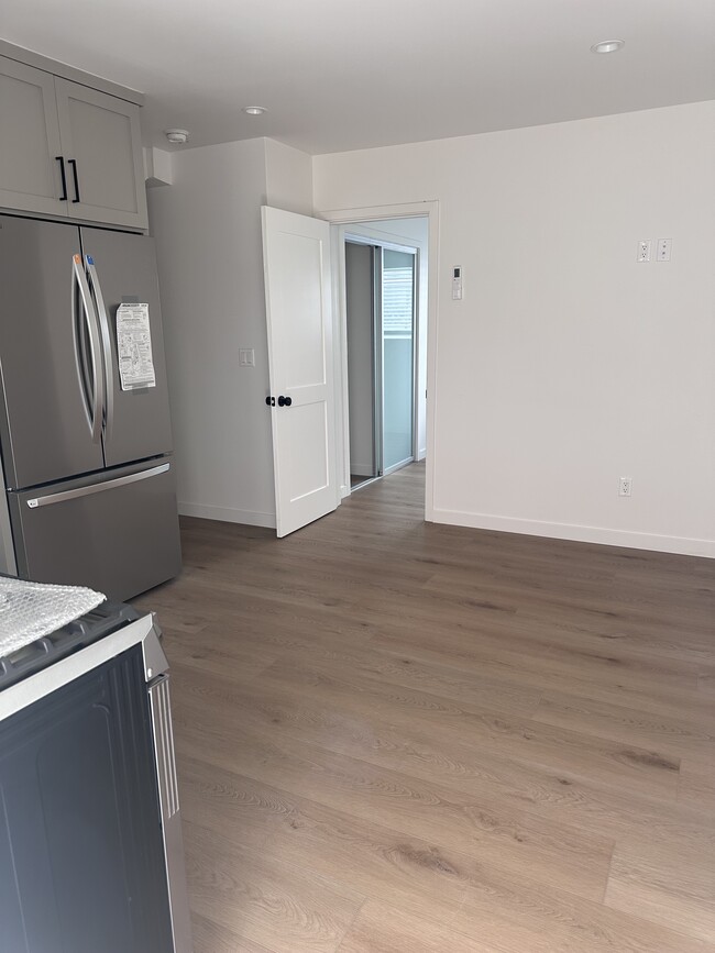 Building Photo - 503 S Guadalupe Ave
