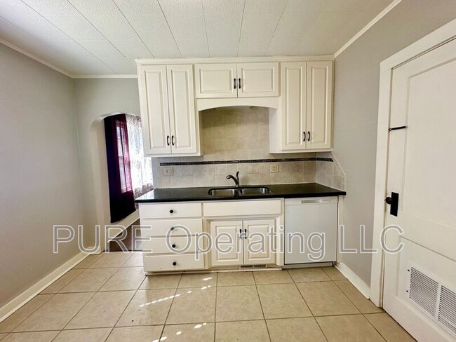 Building Photo - 4225 S 39th Ave
