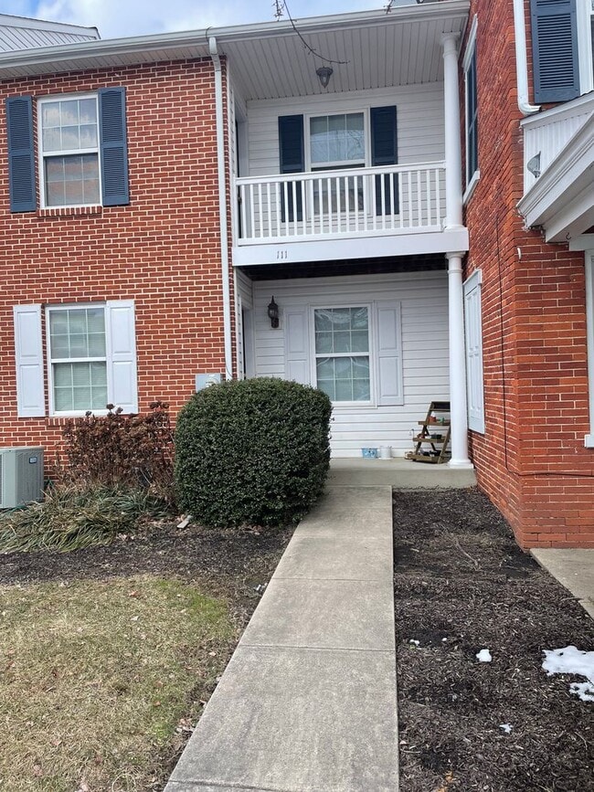 Building Photo - 111 Farmhouse Ln