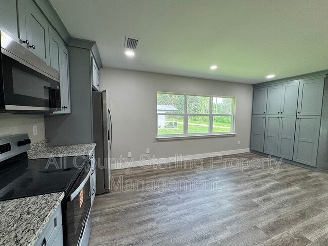 Building Photo - 135 SW Bulldawg Gln