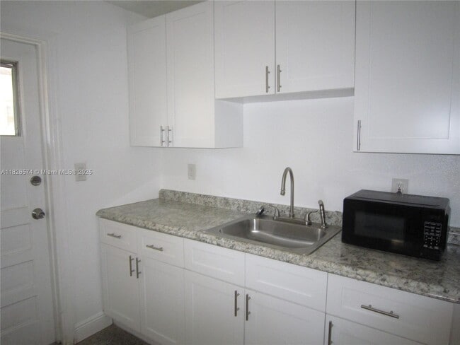 Building Photo - 2039 Taylor St