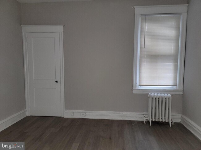Foto del edificio - 5217 Whitaker Ave