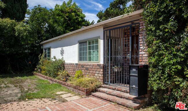 Foto del edificio - 14135 Hatteras St