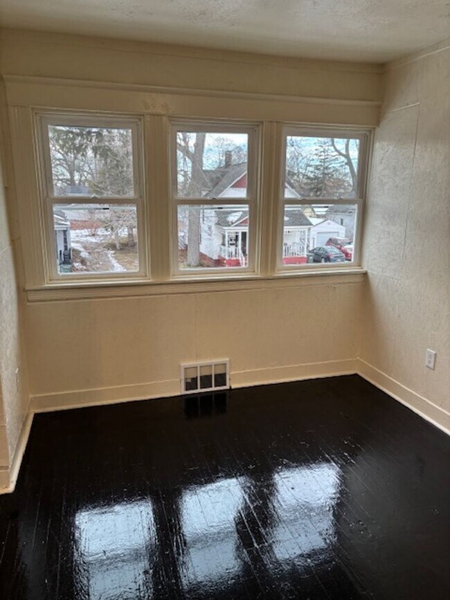 Building Photo - 1468 Hoyt St