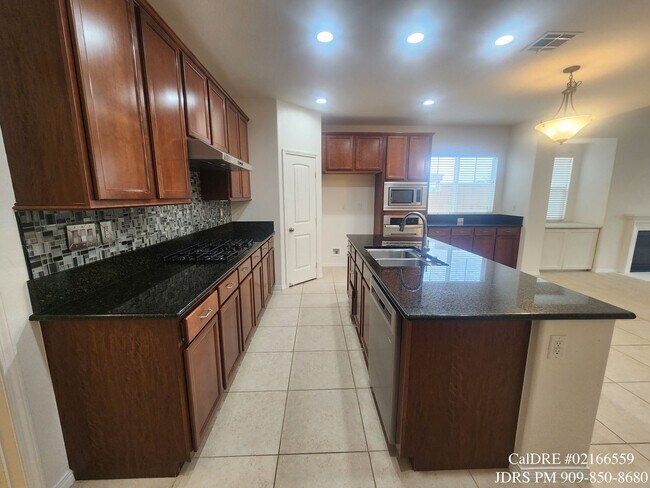 Foto del edificio - Eastvale 3 Bedroom Home