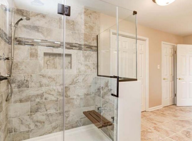 Building Photo - 6636 Isle of Skye Dr