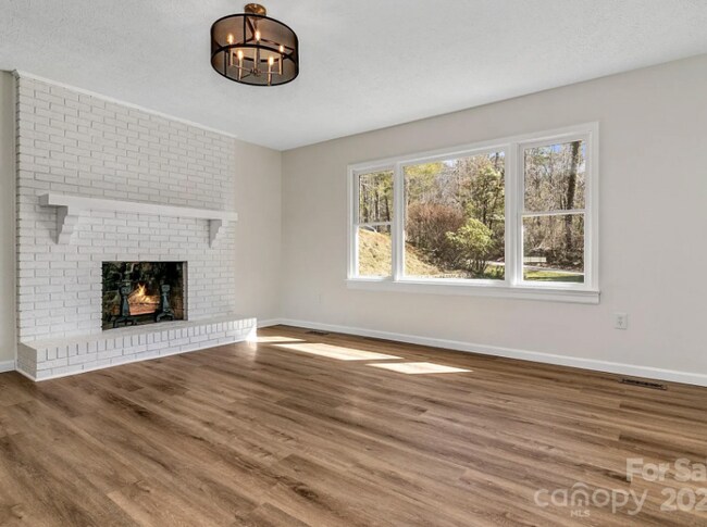 Foto del edificio - 1085 Jenkins Valley Rd