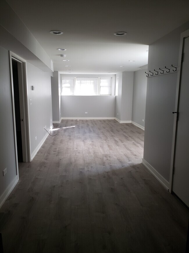 Building Photo - 1523 N Elk Grove Ave
