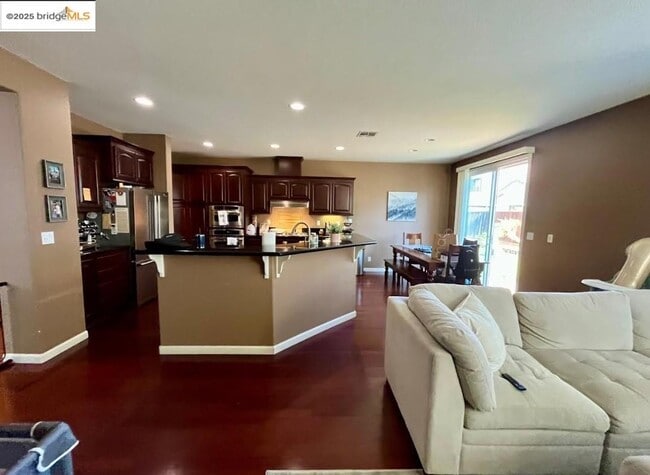 Building Photo - 6160 Seneca Cir