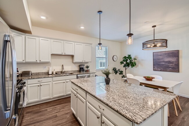 Building Photo - 532 W Amherst Ave