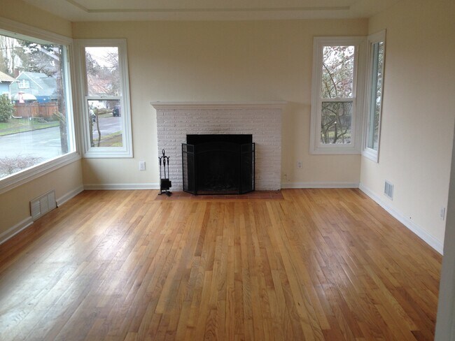 Building Photo - 904 N Baldwin St