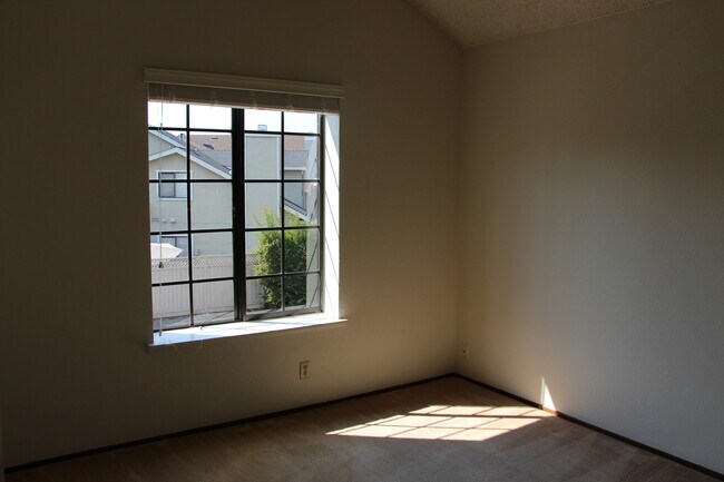 Building Photo - Ardenwood Single family 3 bedroom 2.5 bath...