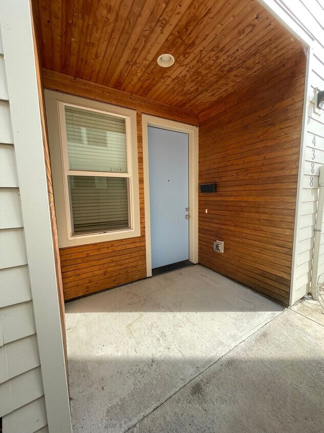 Building Photo - 4384 N Gantenbein Ave