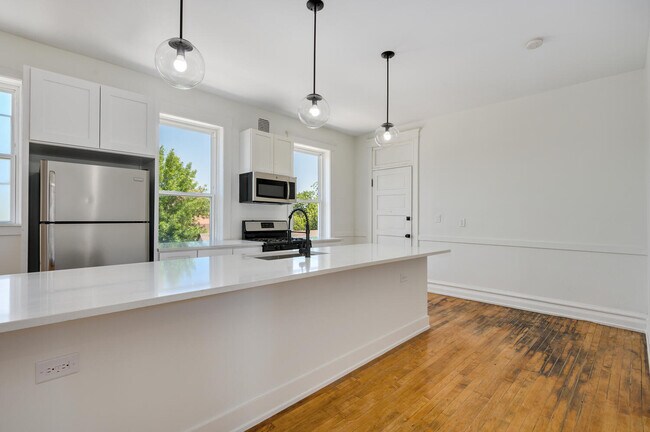 Foto del edificio - 2324 S Sacramento Ave