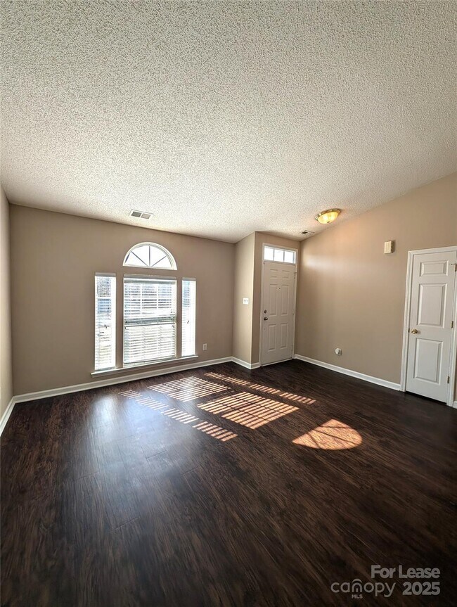 Foto del edificio - 144 W Walnut Ave