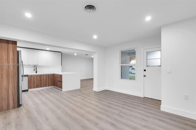 Foto del edificio - 3180 NE 10th Terrace