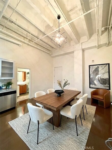 Building Photo - 312 W 5th St